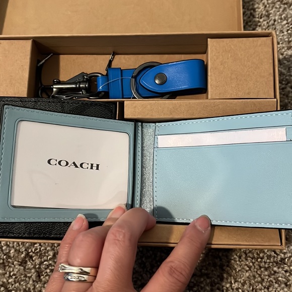 ❌SOLD❌Coach 3 In 1 Gift Set - Picture 3 of 6